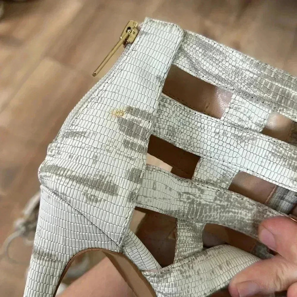 VINCE CAMUTO “Freshi” Leather Snakeskin Gold Heels Sz 8.5 - Picture 6 of 9